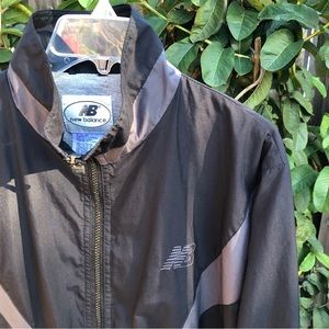 New Balance Windbreaker Jacket with Built-In Keychain/Carabiner - Medium